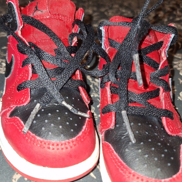 Toddler Jordan 1 mid - Picture 6 of 8